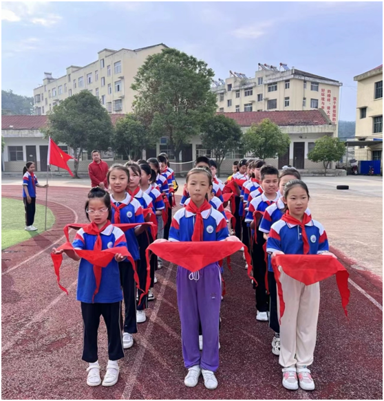 �S�h�����(zh��n)��һС�W(xu��)�e����꠆T����߼t�I(l��ng)����?w��)�һ���ª��(w��)��C�xʽ