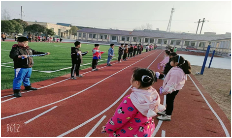 ��(y��u)���I(y��ng)�̭h(hu��n)�����ε��(zh��n)؞�fС�W(xu��)����ɫ�̌W(xu��)�ٰl(f��)չ����ʻ��(d��ng)��(r��n)ͯ��