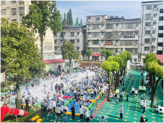 ����(y��u)���I(y��ng)�̭h(hu��n)���������^(q��)��һ�׃��@�_(k��i)չ��һ���(d��ng)��ˮ�����(zh��n)����ĭ��g