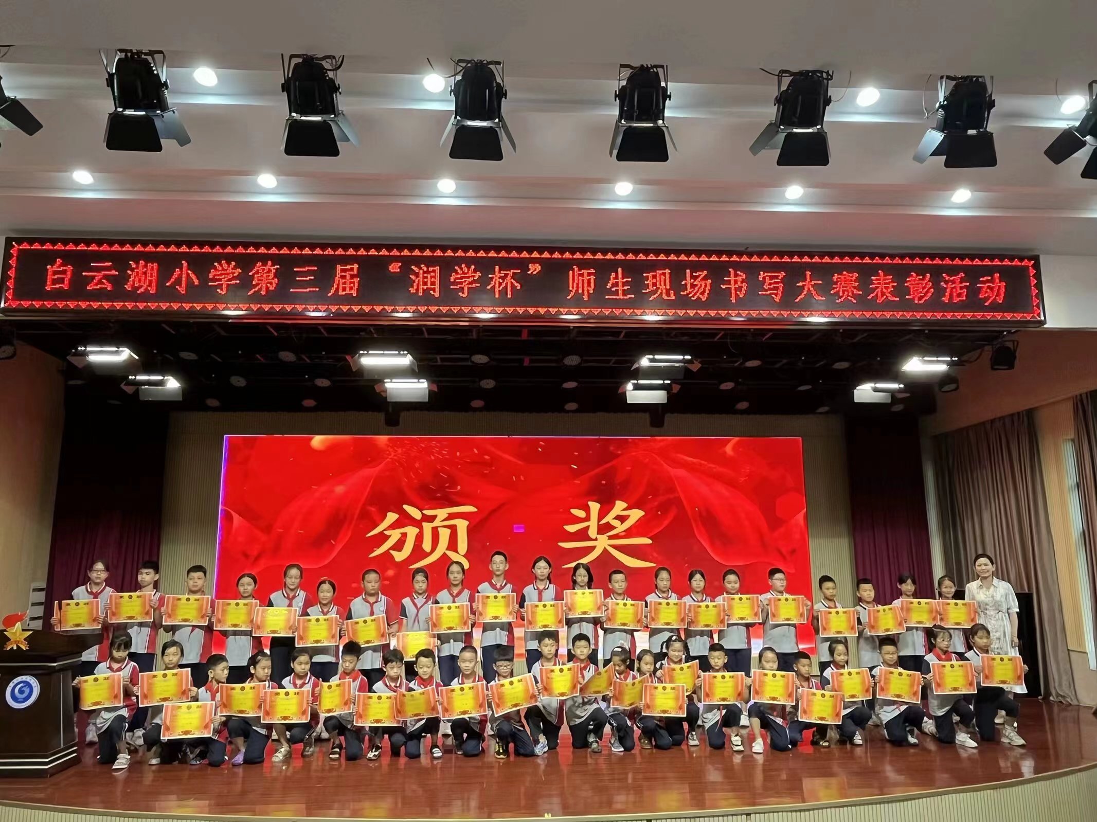 ����(y��u)���I(y��ng)�̭h(hu��n)�������ƺ�С�W(xu��)�_չ�����Ý�(r��n)�W(xu��)�������F(xi��n)��(ch��ng)������ِ���û��(d��ng)