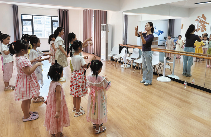 ��(y��ng)ɽ�ֵ�ǰ����^(q��)���� �r(sh��)��������(sh��)�`վ Ⱥ�����T(m��n)�ڵġ��Ҹ��Aվ��