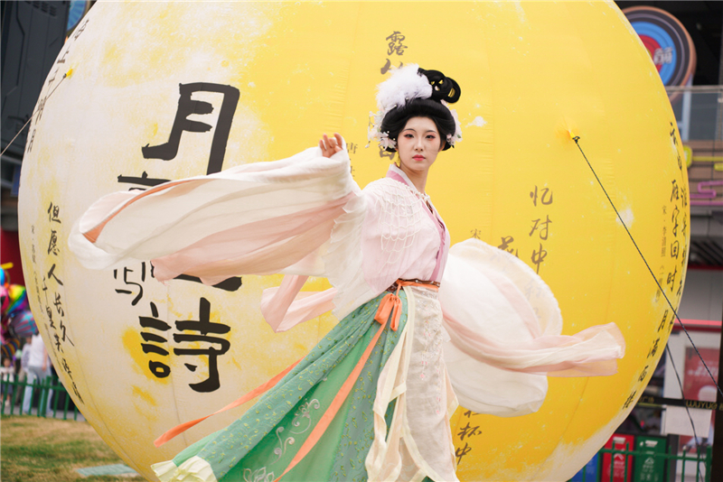 �S�ݡ��F(tu��n)�A��(j��ng)��(j��)���������M(f��i)�Ј�����