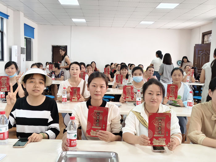 ��ɽ���W(xu��)У�e�м��Lԇ�ͻ��