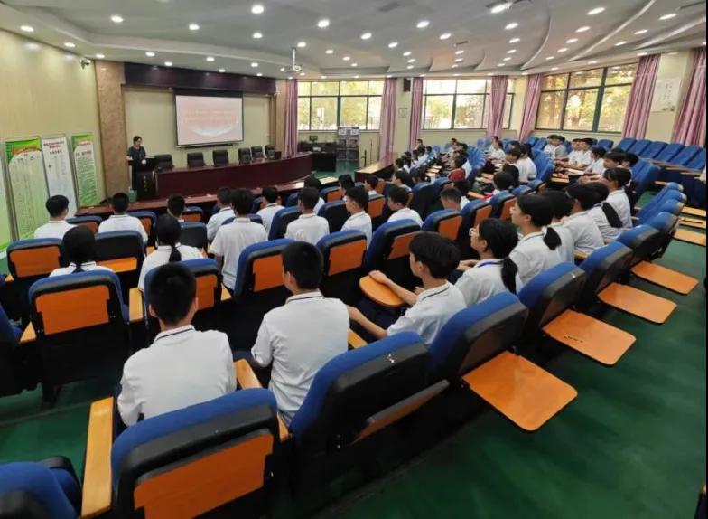 ����(y��u)���I(y��ng)�̭h(hu��n)���������^(q��)��(sh��)�(y��n)����(j��)�ЌW(xu��)�e��־Ը����(w��)�(du��)���(du��)�xʽ��������У�@��߅�h(hu��n)�����(d��ng)