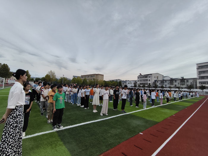 ����(y��u)���I�̭h(hu��n)�����ε��(zh��n)���ČWУ�_չҹ�g������(y��ng)����ɢ�ݾ����