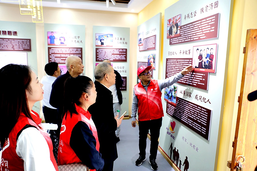 ��������_չ���tɫ���򡢶�늂��С����ό�(du��)Ԓ���(d��ng)