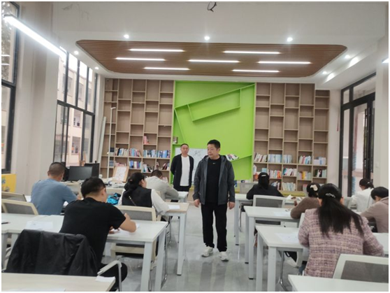 ��ɽ�(zh��n)���ČW(xu��)У�e�н̎������п����}���(d��ng)