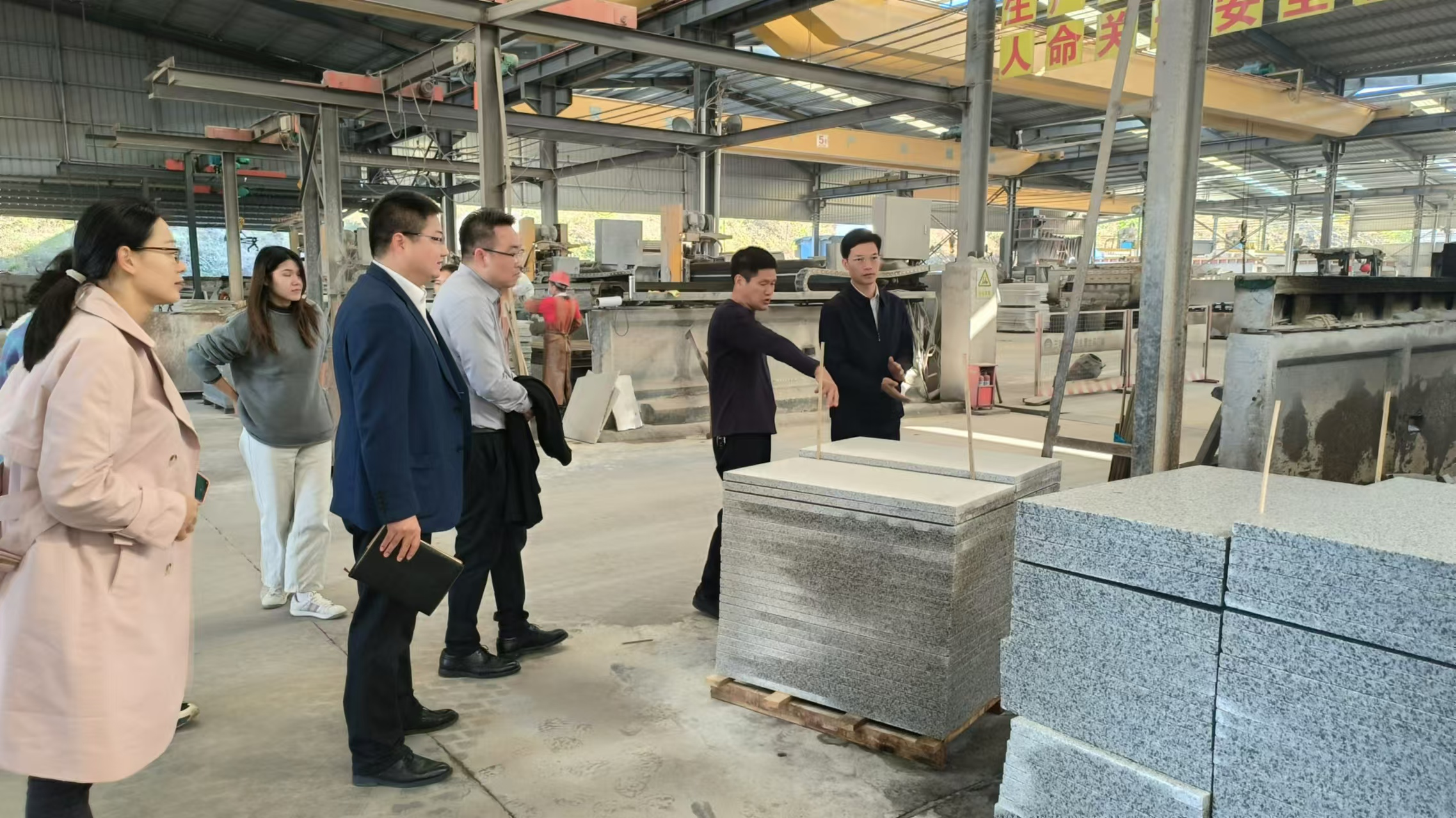 �S���н�ؼ��F(tu��n)(li��n)�Ϲ����y���S�ݷ��е��S�h��ɽ�(zh��n)���L�{(di��o)��ʯ����I(y��)