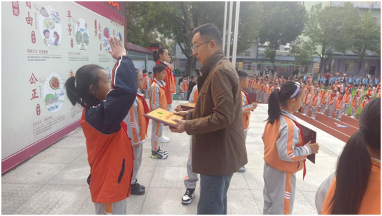 �����^(q��)���ۘ�С�W(xu��)�e��ʮ�·������༉(j��)�C��(ji��ng)�xʽ