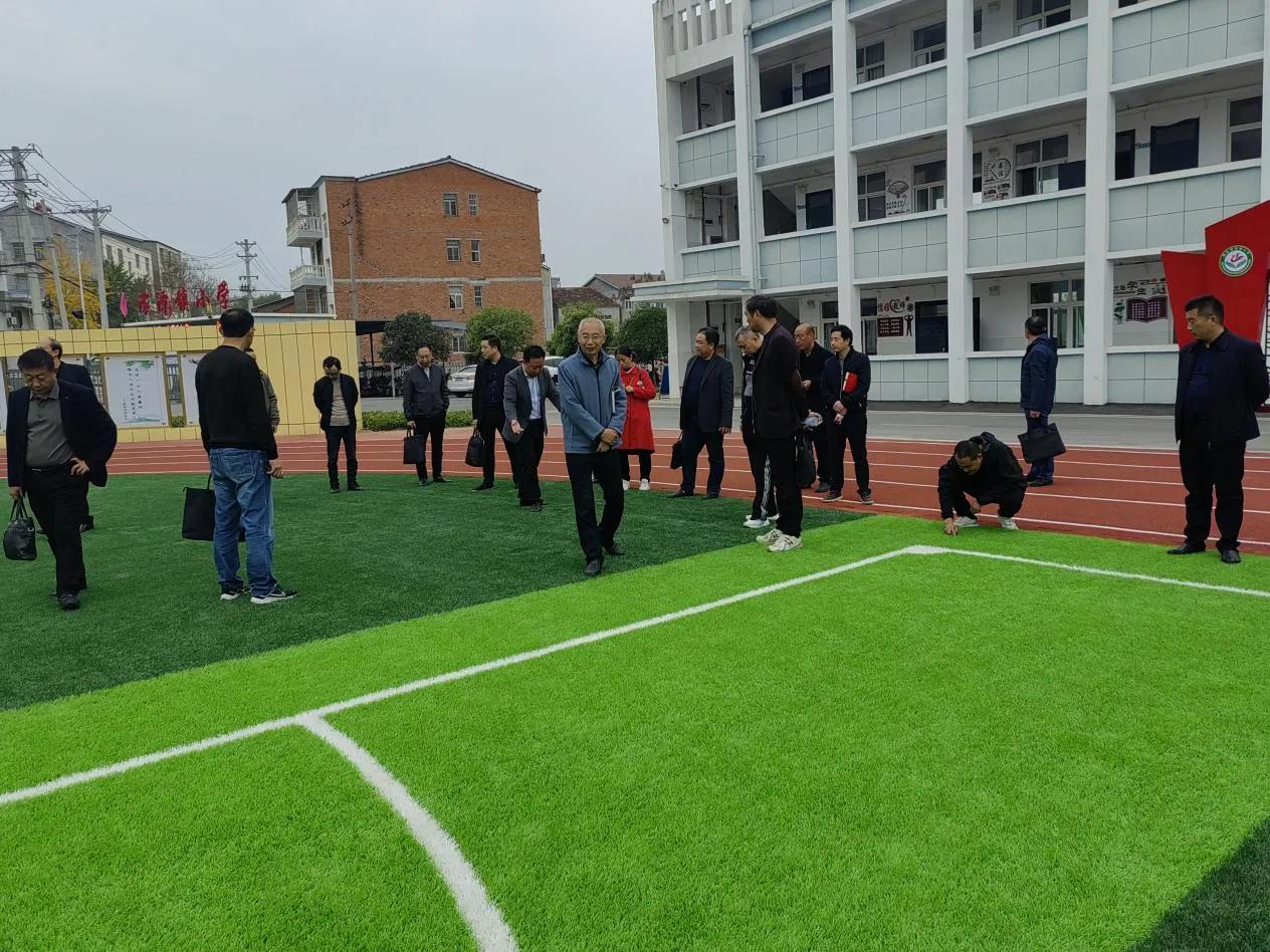 ��̶�(zh��n)���ČW(xu��)У�����F(xi��n)���^Ħ���ڝ�̶�(zh��n)С�W(xu��)�e��