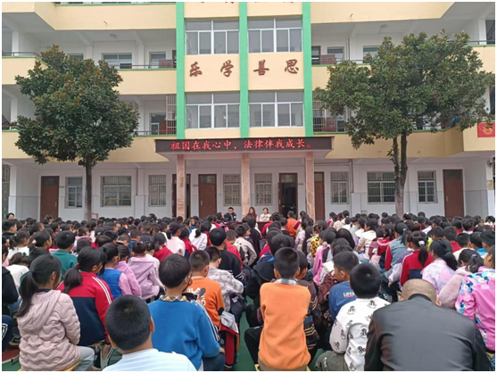 �L���(zh��n)����С�W(xu��)�_չ�����M(j��n)У�@���(d��ng)