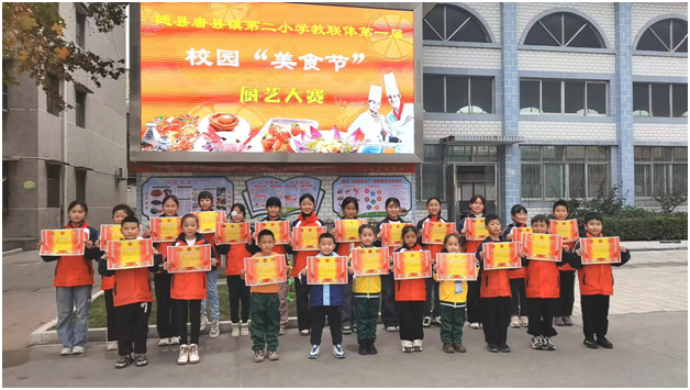 �ƿh�(zh��n)�ڶ�С�W(xu��)��(li��n)�w�e�k�׌�У�@��ʳ��(ji��)