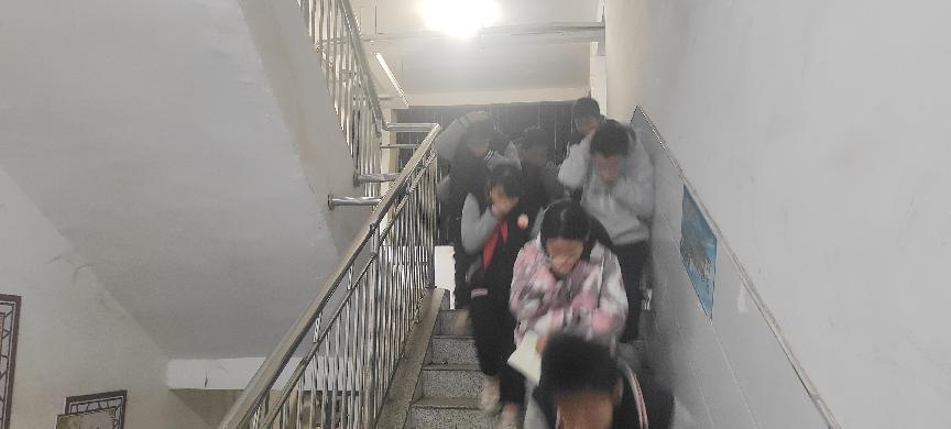 �f�����r(n��ng)�����ČWУ�_չҹ�g������ȫ��ɢ�ݾ����