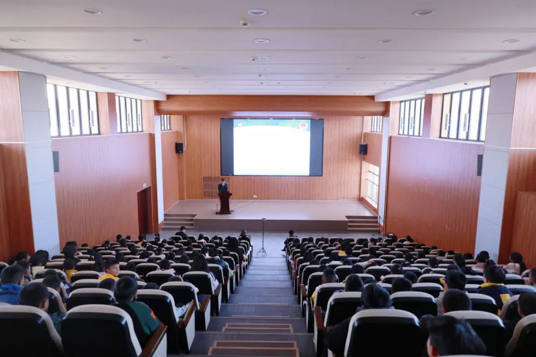 �����z�죺���zУ�ҡ��y��(li��n)��  ���o(h��)�ഺ֮��