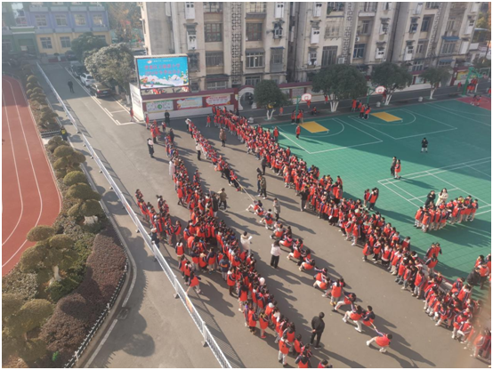 �����^(q��)ˇ�g(sh��)��ɫ��(li��n)�w�e�ж����W(xu��)���\(y��n)��(d��ng)��(hu��)