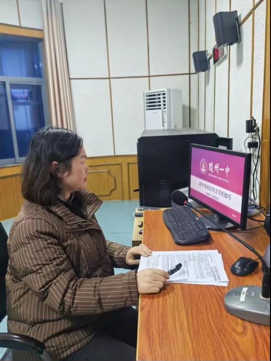 �S��һ�и߶�Ӣ�Z�M�e�k�����Č��}�v��