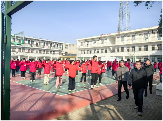 �ƿh�(zh��n)���ČW(xu��)У�e�еڶ��á��������n�g��չʾ�u(p��ng)�Ȼ��(d��ng)