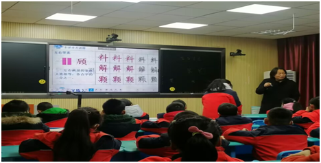 ����(y��u)���I�̭h(hu��n)�������ƺ�С�W(xu��)��(li��n)�w�����n�^Ħ�ͽ�������ھۿ��TС�W(xu��)�e��