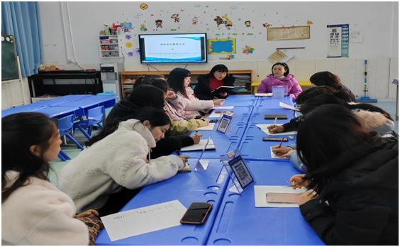 ����(y��u)���I(y��ng)�̭h(hu��n)�����ۿ��TС�W(xu��)�����׃��@�_(k��i)�W(xu��)�o(j��)��(sh��)