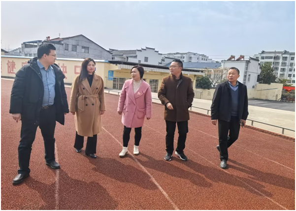 ����ʡ�D��(sh��)�^���^�L(zh��ng)����һ�е��S�h�L(zh��ng)���(zh��n)���ČW(xu��)У�{(di��o)�Ў�����x����