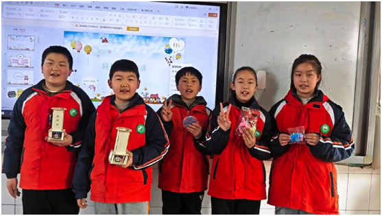 �����^(q��)���ۘ�С�W(xu��)�Ƅ�(chu��ng)��F(tu��n)�L(f��ng)��չʾ