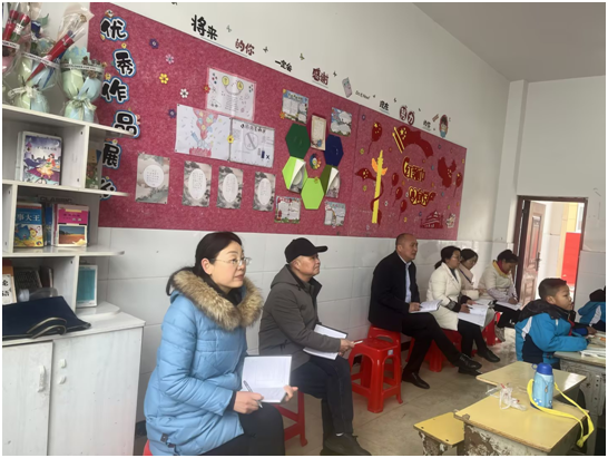 �ݵ��(zh��n)���ČW(xu��)У�I(l��ng)��(d��o)������С�W(xu��)�_չ�����T �n�����