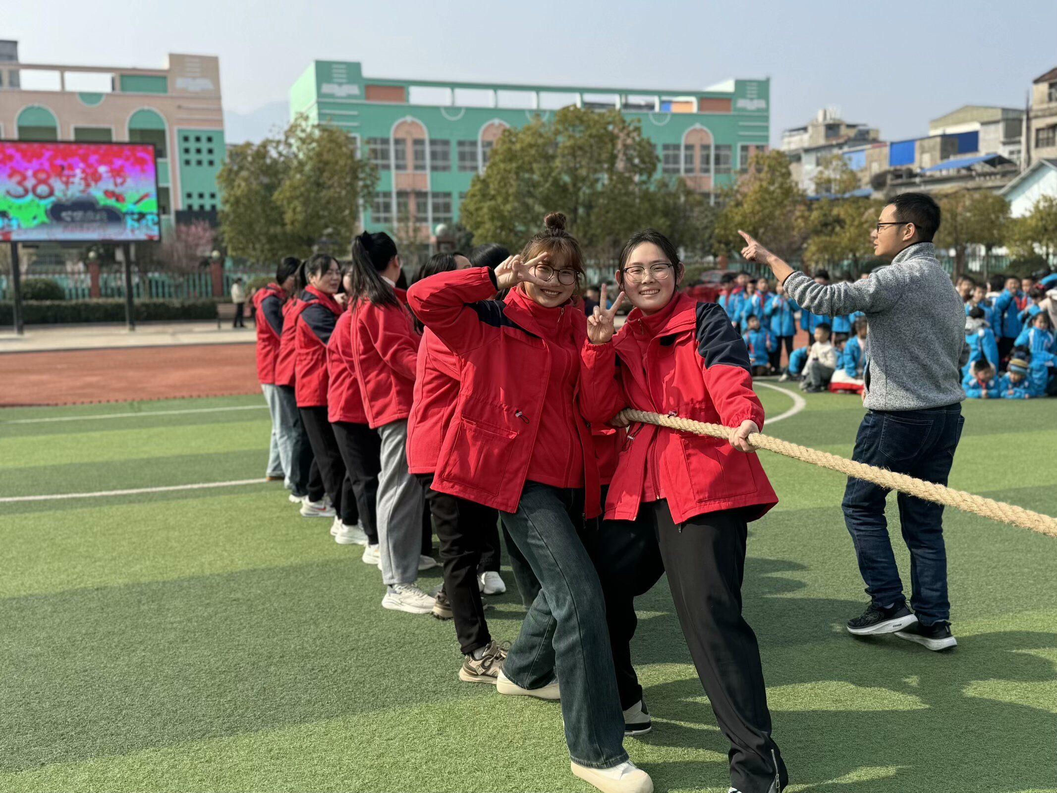 ����(y��u)���I�̭h(hu��n)�����ε��(zh��n)�����l(w��i)��Ժ�_չ�P(gu��n)��Ů�����