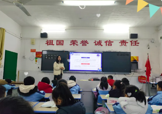 �����^(q��)�|�P(gu��n)С�W(xu��)�cף�����ˡ����H�DŮ��(ji��)���