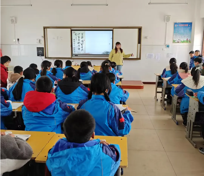 ����(zh��n)���ČW(xu��)У����"���{(l��n)����"���}�����»��