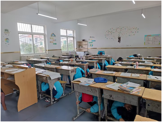 �ݵ��(zh��n)����С�W(xu��)�_չ�������̤��ȫ�ݾ����