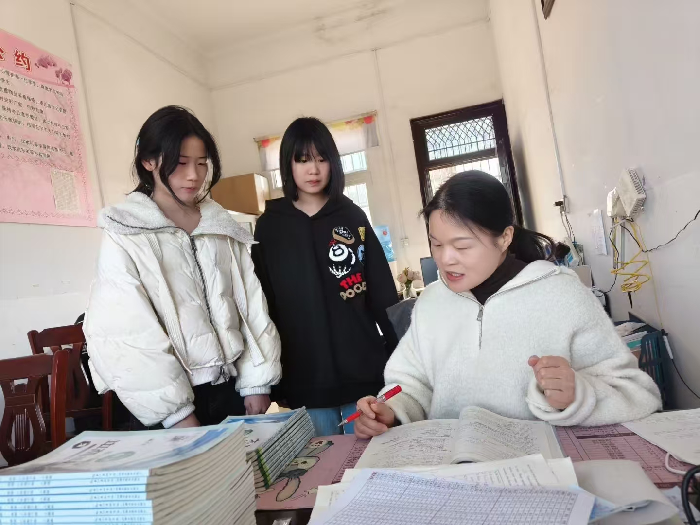 ����(zh��n)���ČWУ�_չ��ɫ�ͷ����