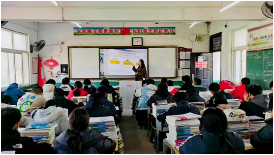 �ƿh�(zh��n)���ČWУ��(li��n)�w�_չ�n��չʾ����ӑ�������