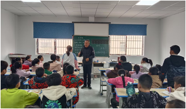 ��̶�(zh��n)���ČW(xu��)У���ġ�ꖹ�ࡱ��У���o��(d��o)վ���h���f(xi��)ί�T���Ă��Ľ�������֮��