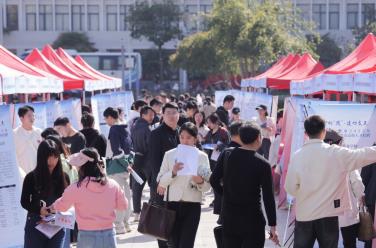 �S�ݡ����ˈF(tu��n)����У�����R��ͣ��