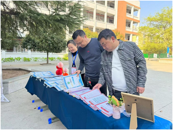 ����(y��u)���I�̭h(hu��n)���������^(q��)�ķ���С�W(xu��)��(li��n)�w�_չ����չʾ���