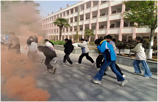 ����У�@ ������������С���(zh��n)��һ�ЌW(xu��)�_(k��i)չ�����ݾ�