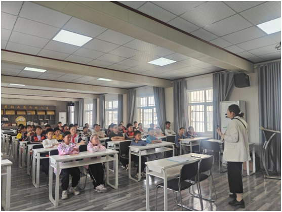 �ƿh�(zh��n)�ڶ�С�W(xu��)�_(k��i)չ�����{(di��o)�m���(d��ng)