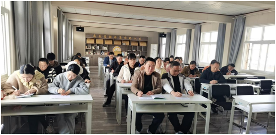 �ƿh�(zh��n)�ڶ�С�W(xu��)�_չ�˹������x���n�����}���л��(d��ng)