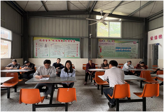 С���(zh��n)ף��С�W�e�м��L�_���ջ��