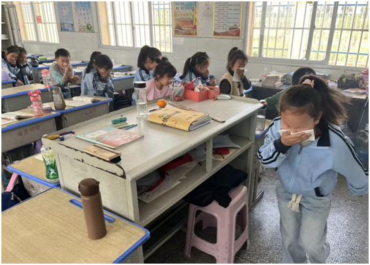 ����(y��u)���I�̭h(hu��n)���������^(q��)���ӵڶ�С�W�⻯У�^(q��)�e������������ɢ�ݾ�