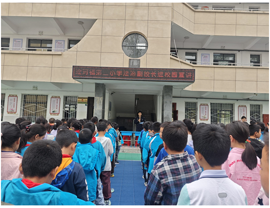 �����(zh��n)�ڶ�С�W(xu��)�_չ���Ƹ�У�L�M(j��n)У�@���v���