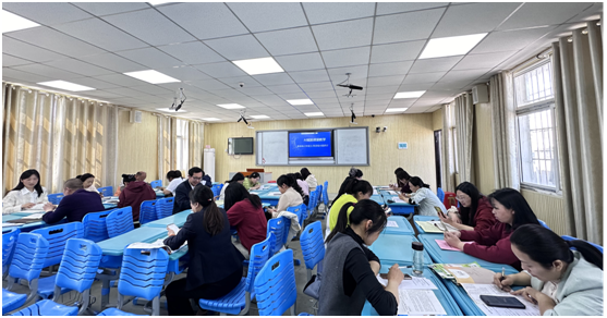 �ƿh�(zh��n)С�W�_չAI�x���Z�ġ�Ӣ�Z�n�����}���л��