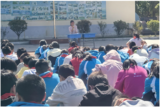 �����(zh��n)�ڶ�С�W(xu��)�_չ�����������}�v�����