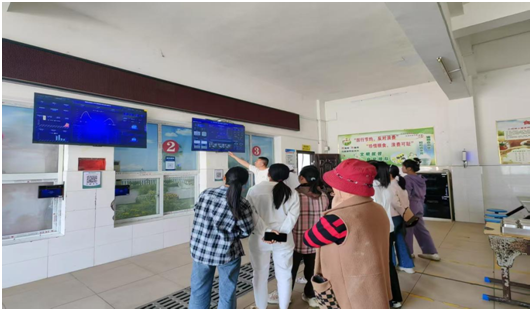 ����(y��u)���I(y��ng)�̭h(hu��n)���������^(q��)���ӵڶ�С�W(xu��)������У�^(q��)���L(zh��ng)�_���ջ��(d��ng)