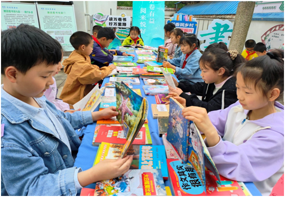 ����MУ�@�����İ���L����С���(zh��n)ϣ��С�W(xu��)�����S�h�D���^ٛ��