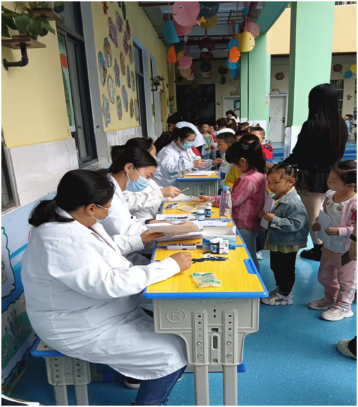 ����(y��u)���I�̭h(hu��n)�����ۿ��TС�W(xu��)�����׃��@�_չ�׃������w�z���