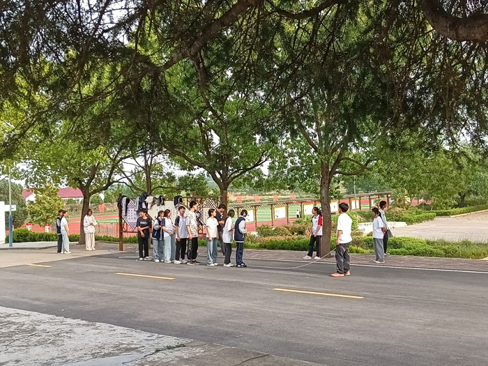 �f(w��n)�����r(n��ng)��(ch��ng)���ČW(xu��)У���ഺ�����a��  У�@��ĚgЦ�Z(y��)