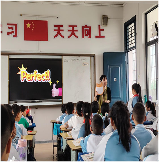 �S�h��ɽ���W(xu��)У��(li��n)�w��У�H�������ǻ� ����ǰ�дٳ��L(zh��ng)