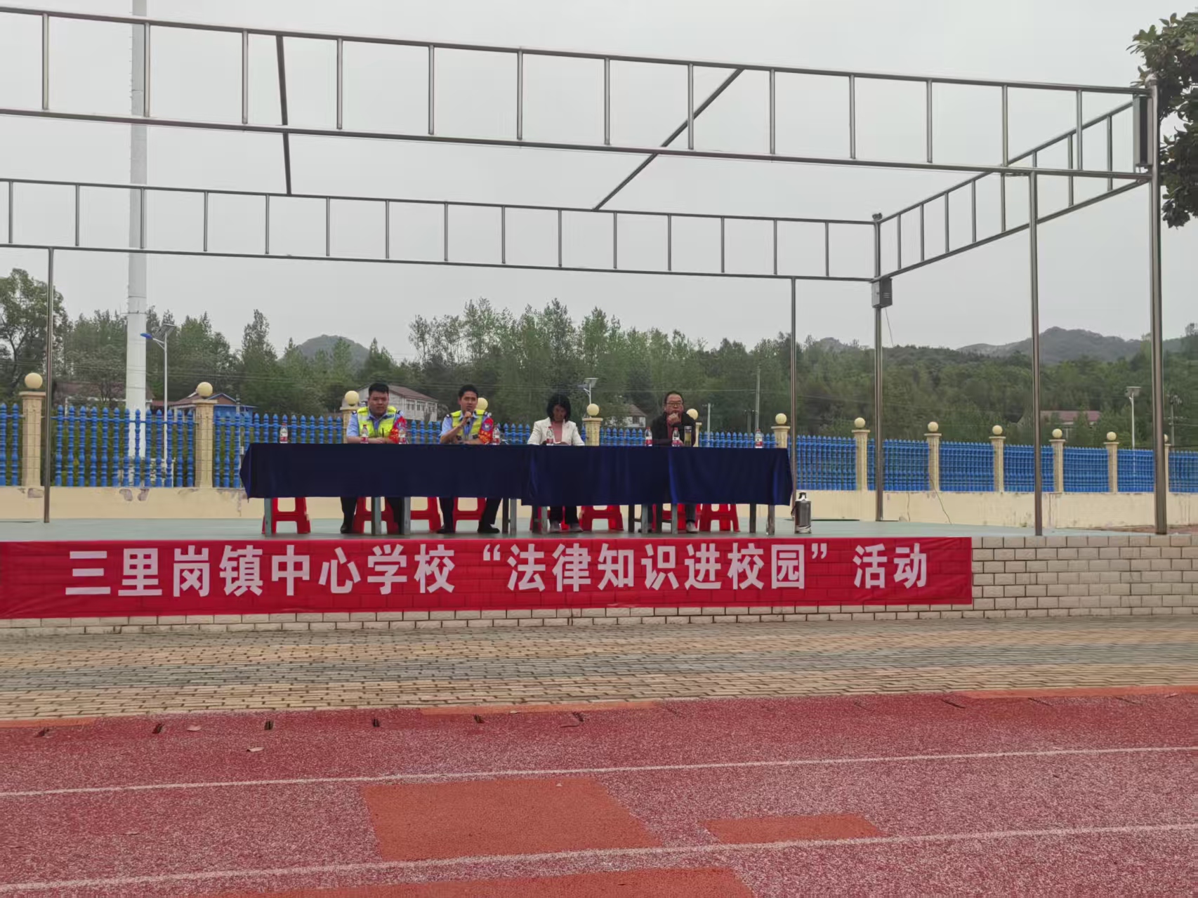 ����(zh��n)���ČW(xu��)У�_(k��i)չ������֪�R(sh��)�M(j��n)У�@ �����(d��ng)