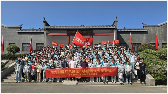 �L(zh��ng)���(zh��n)���ČW(xu��)У�M����С�W(xu��)�W(xu��)���_(k��i)չ���tɫ��ۙ  ��(l��)־�V�С��ЌW(xu��)��(sh��)�`���(d��ng)